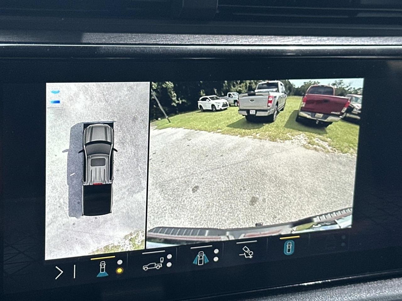 GMC Sierra 1500 4WD Crew Cab 147" AT4 2023