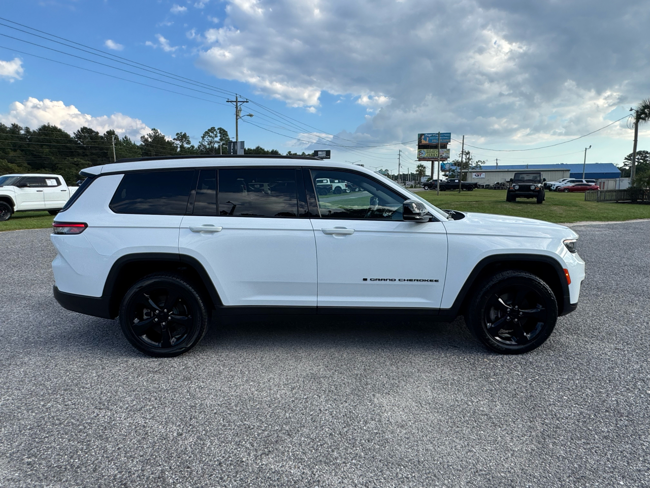 2021 Jeep Grand Cherokee Altitude photo 2