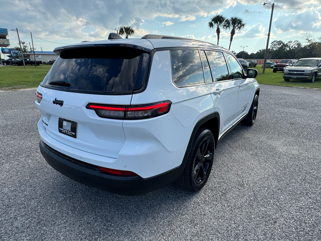 2021 Jeep Grand Cherokee Altitude photo 3