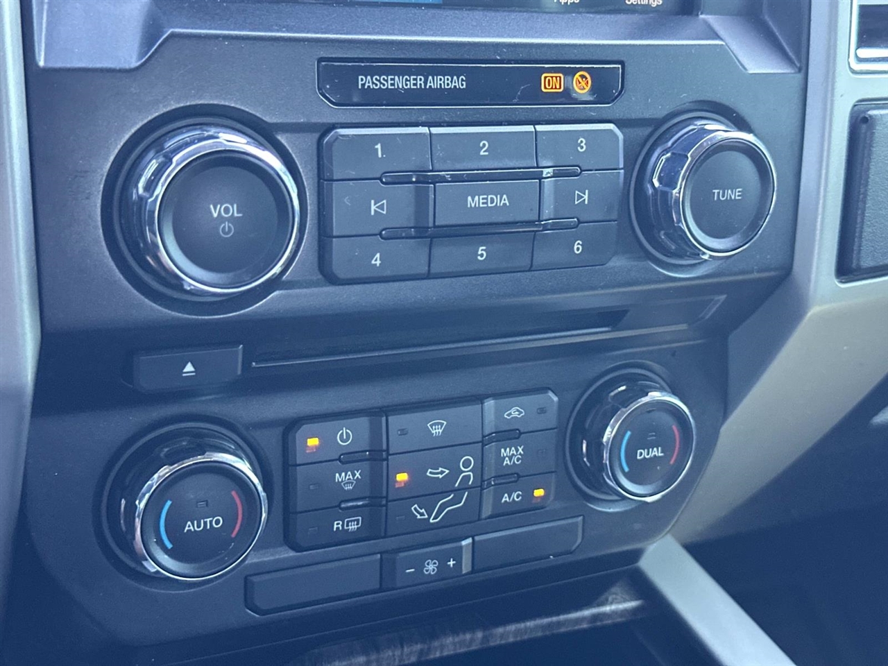 2018 Ford Super Duty F-250 SRW Lariat 4WD Crew Cab 6.75' Box