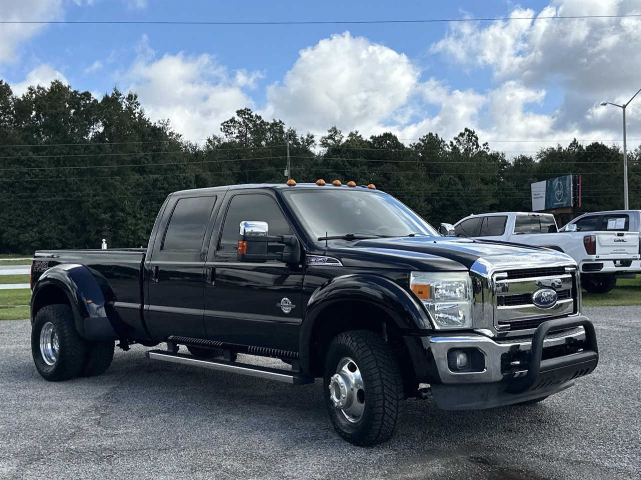 2016 Ford F-350 Lariat photo 2