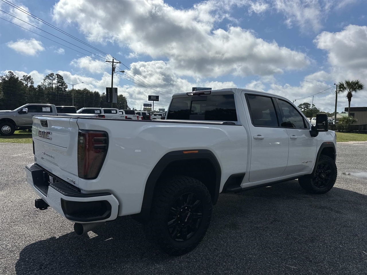 GMC Sierra 2500HD 4WD Crew Cab 159" AT4 2024 GMC Sierra 2500HD 4WD Crew Cab 159" AT4 2024