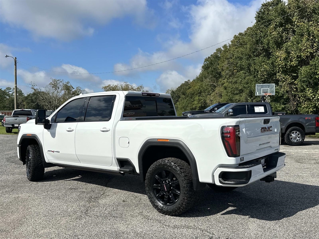 GMC Sierra 2500HD 4WD Crew Cab 159" AT4 2024 GMC Sierra 2500HD 4WD Crew Cab 159" AT4 2024