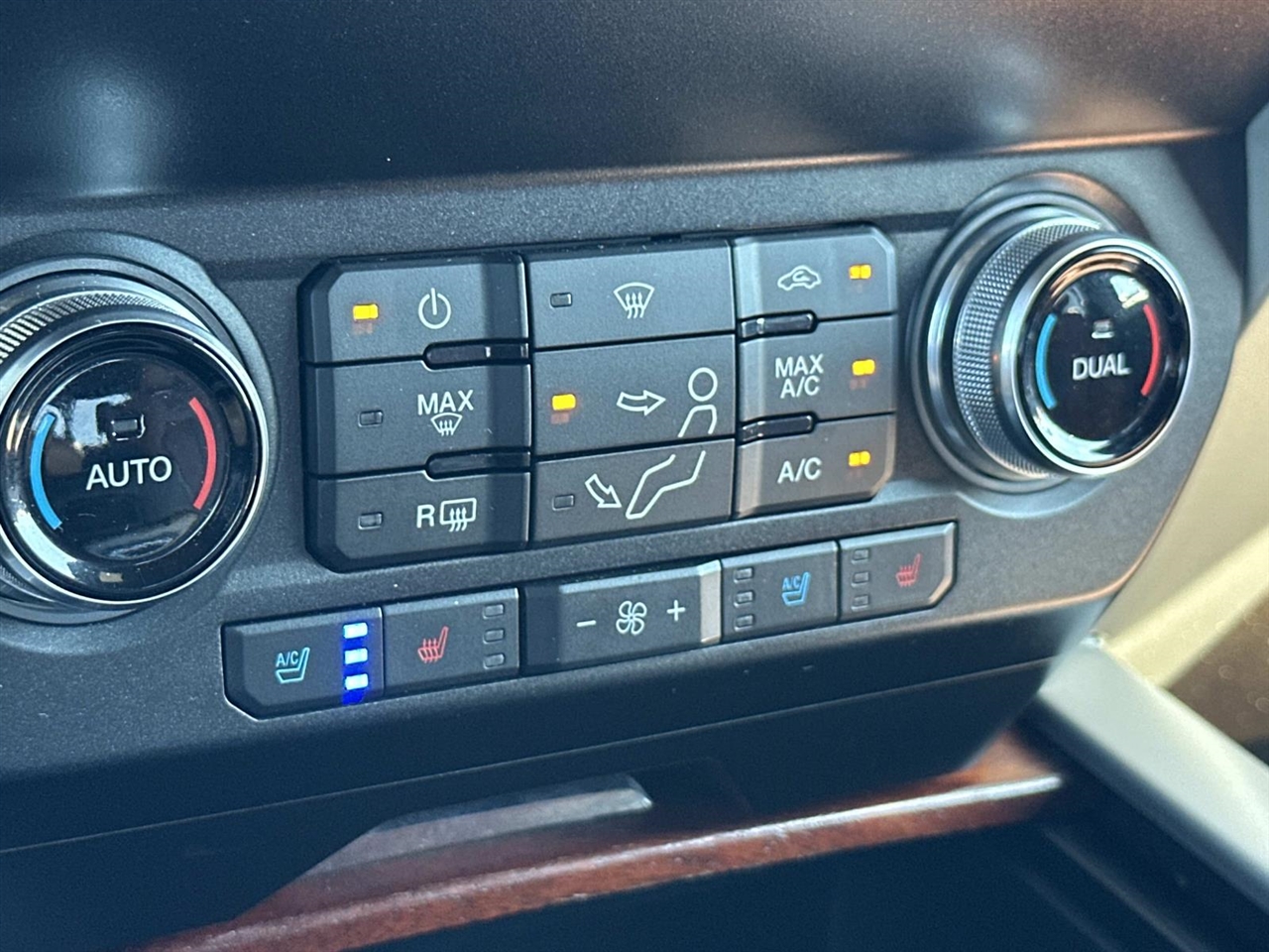 2019 Ford Super Duty F-350 SRW 4WD Crew Cab 156" King Ranch