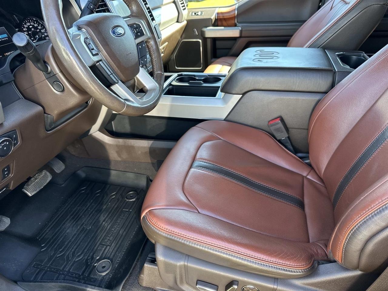 Ford Super Duty F-350 SRW 4WD Crew Cab 156" King Ranch 2019