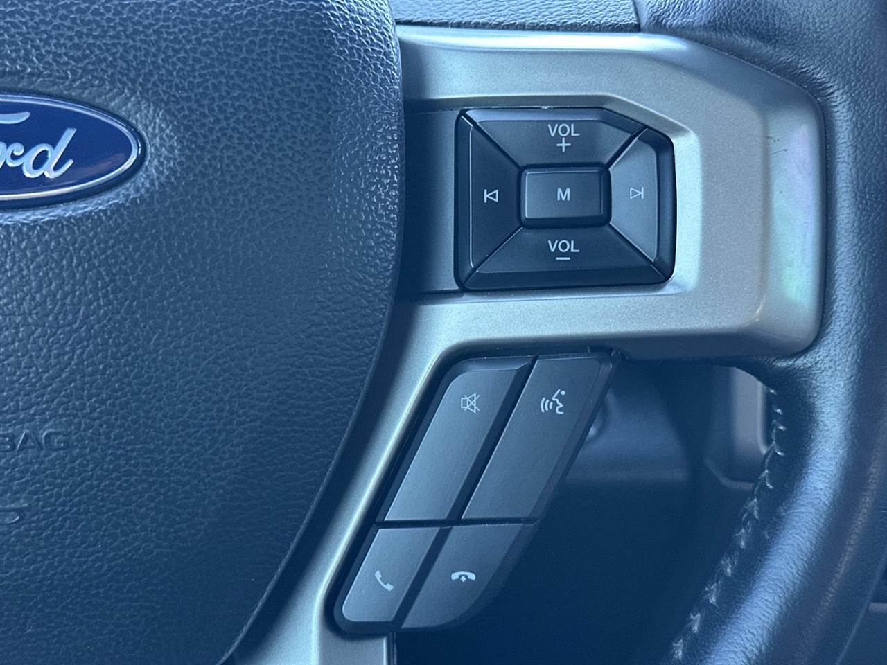 2022 Ford Super Duty F-250 SRW 4WD Crew Cab 156" Lariat