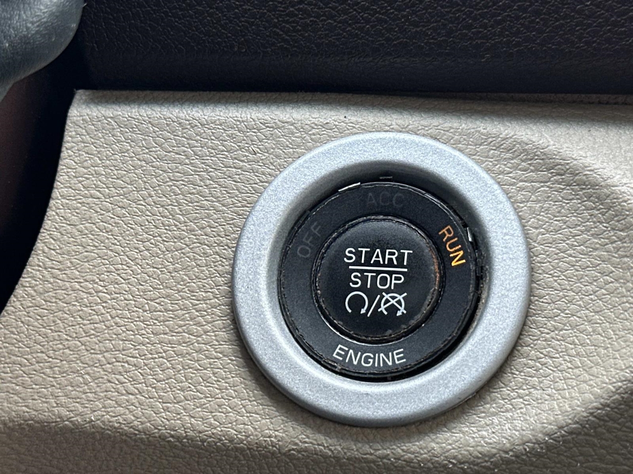 RAM 2500 4WD Mega Cab 160.5" Laramie 2013