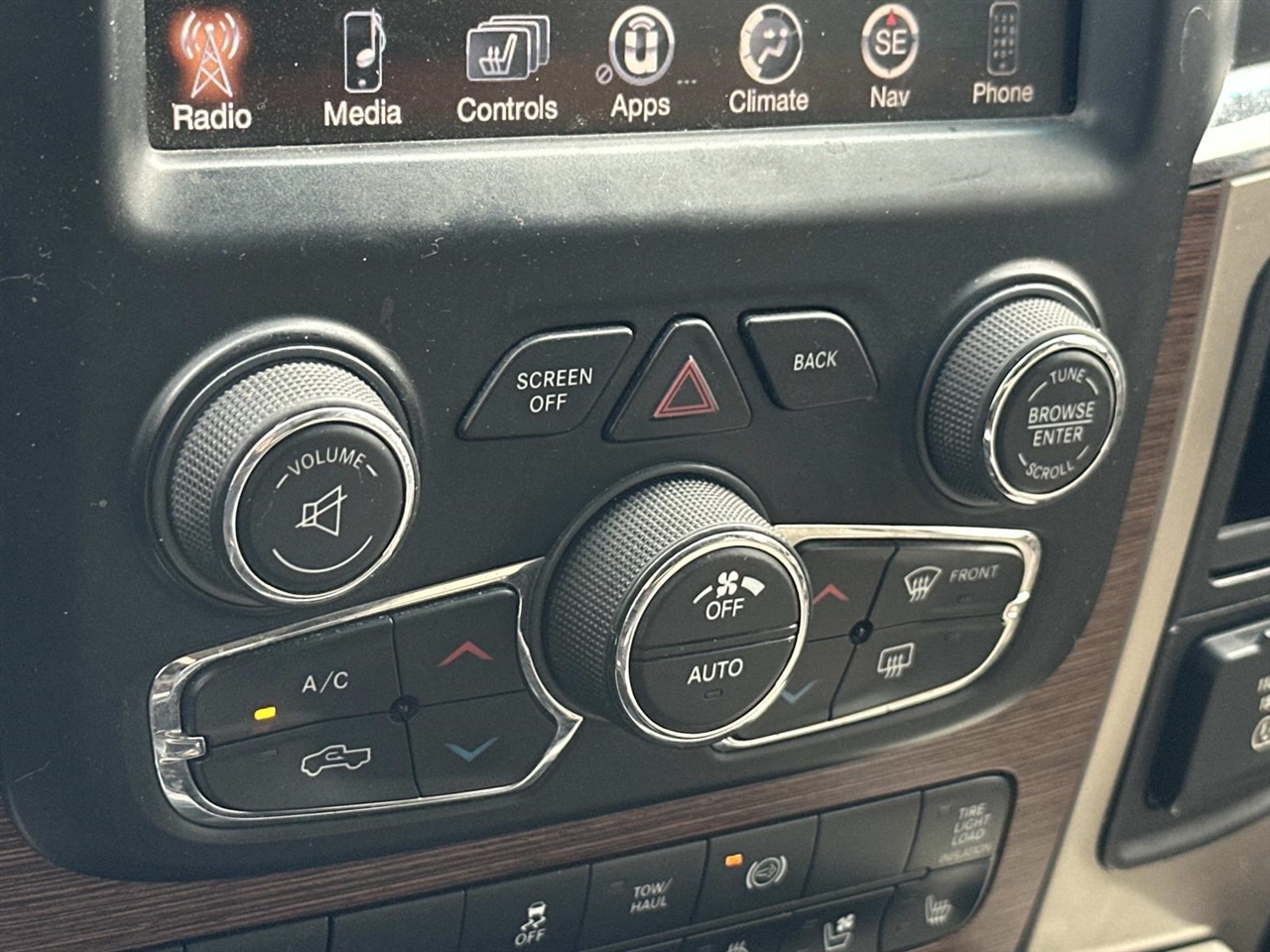 RAM 2500 4WD Mega Cab 160.5" Laramie 2013