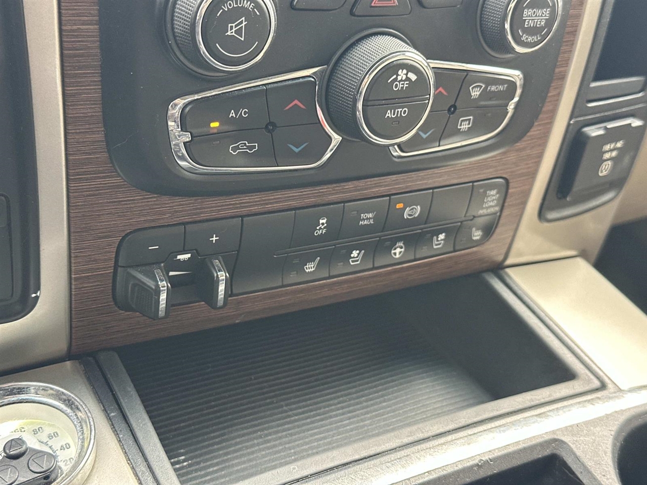 RAM 2500 4WD Mega Cab 160.5" Laramie 2013