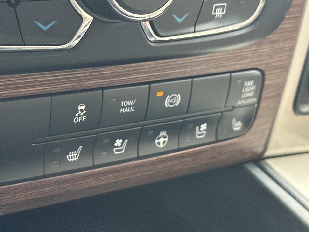 RAM 2500 4WD Mega Cab 160.5" Laramie 2013