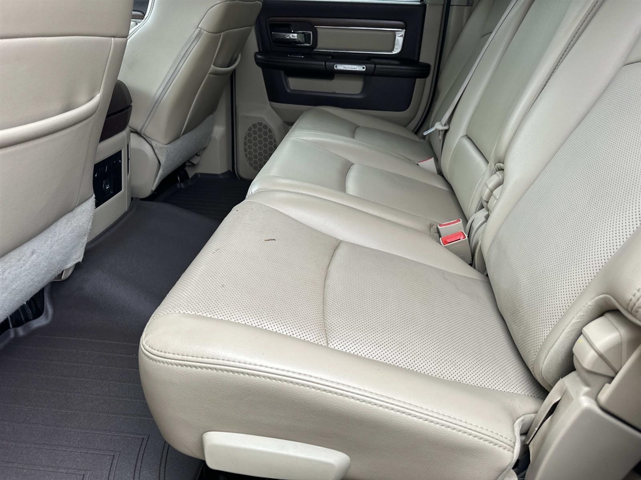 RAM 2500 4WD Mega Cab 160.5" Laramie 2013