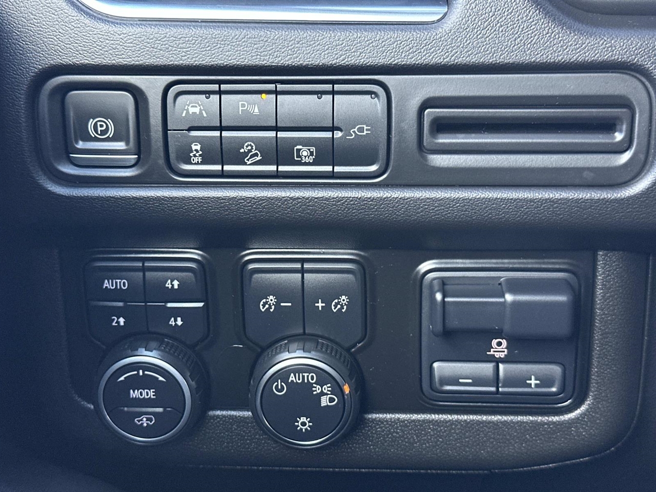 Chevrolet Suburban 4WD 4dr Z71 2022