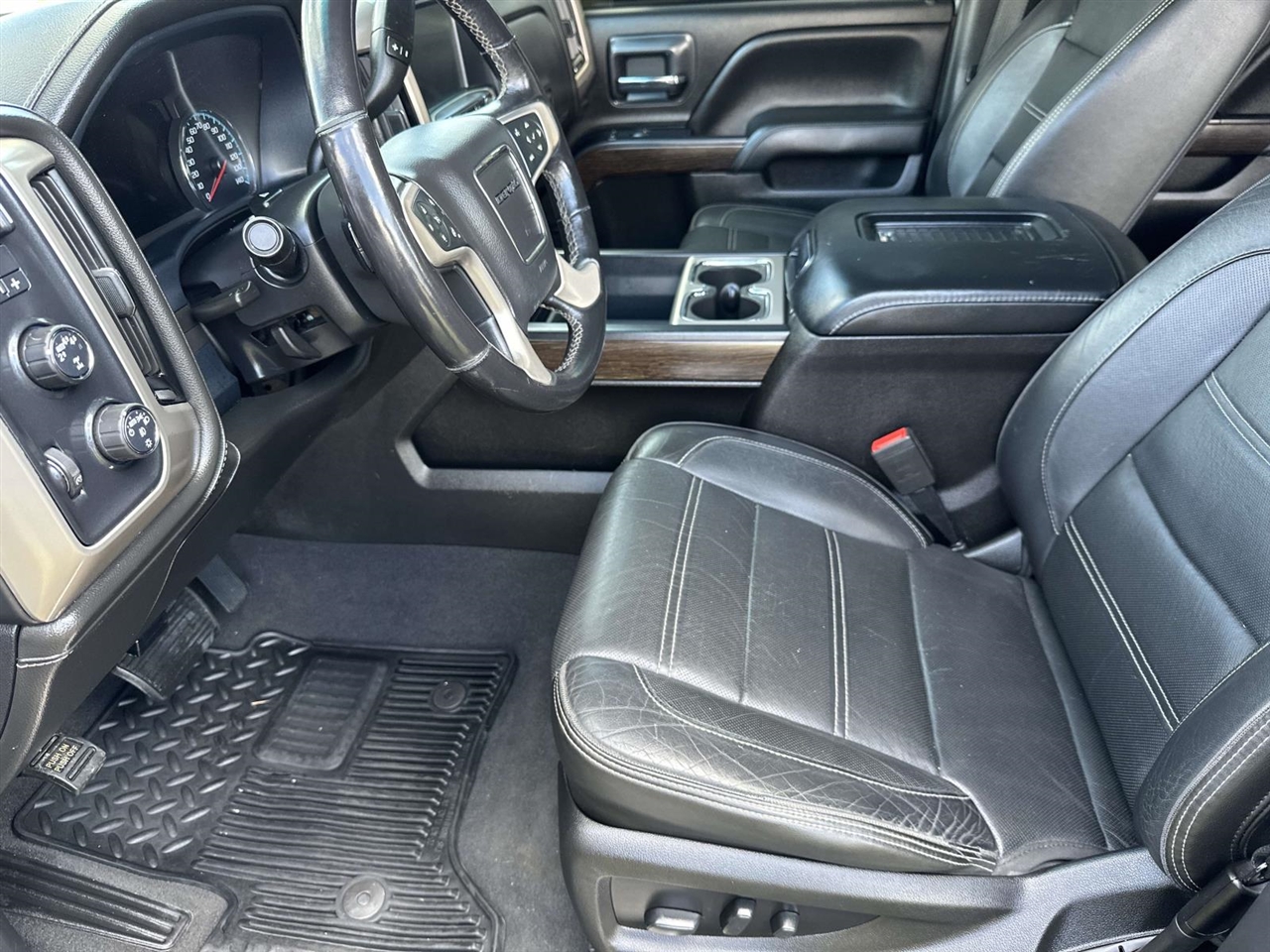 GMC Sierra 1500 4WD Crew Cab 143.5" Denali 2018
