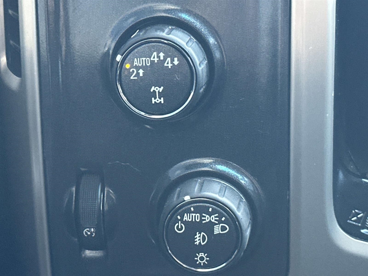 GMC Sierra 1500 4WD Crew Cab 143.5" Denali 2018