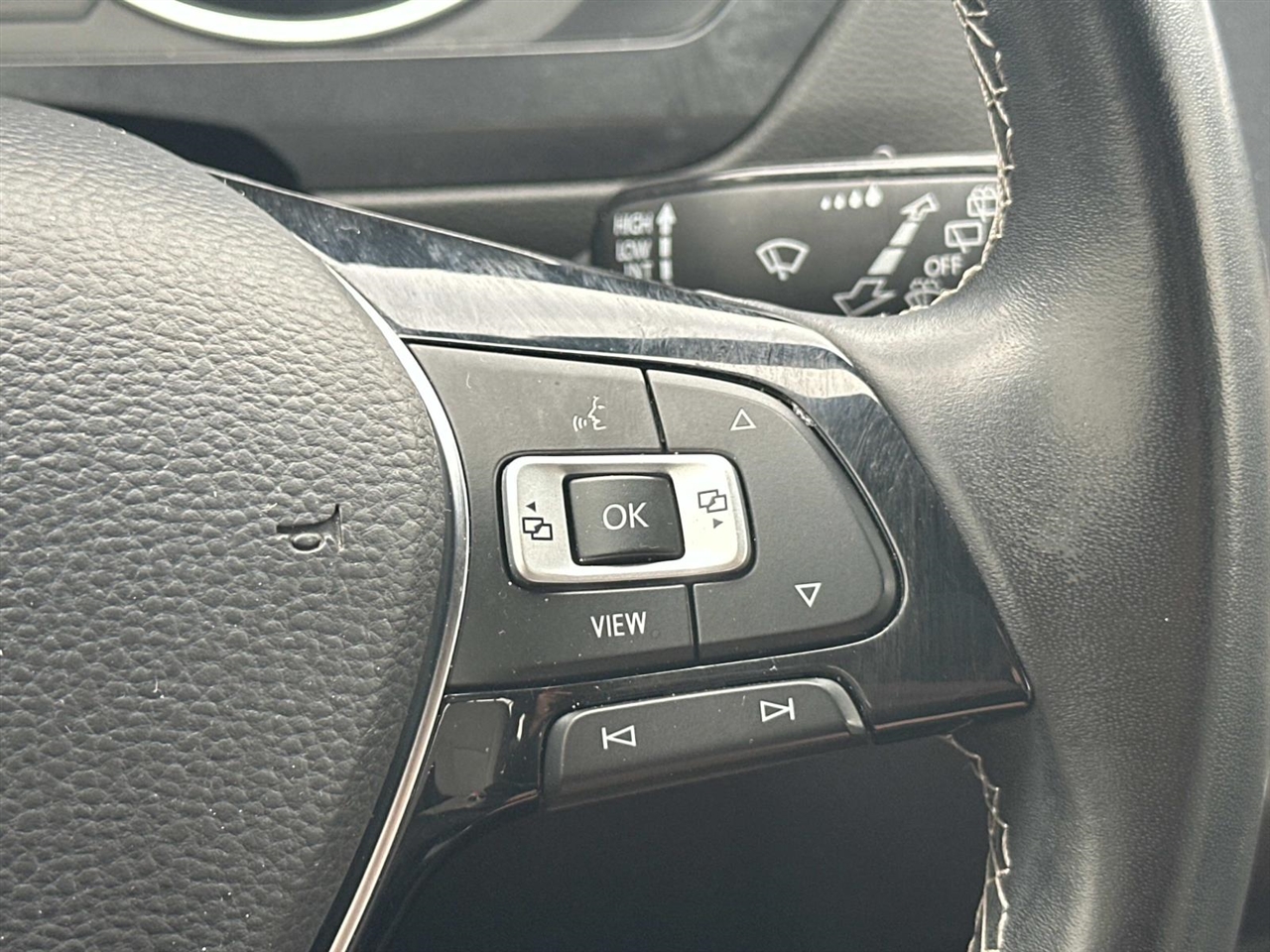 Volkswagen Tiguan 2.0T SE R-Line Black FWD 2021