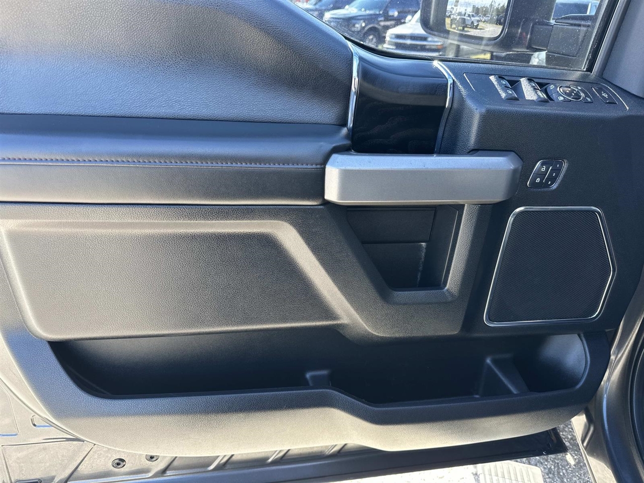 Ford Super Duty F-350 SRW King Ranch 4WD Crew Cab 8' Box 2018