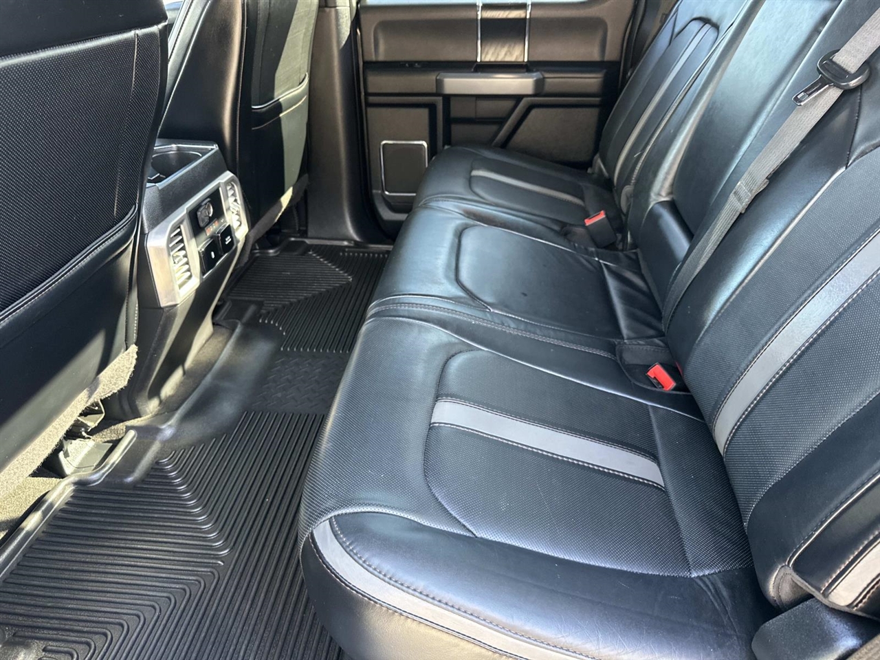 Ford Super Duty F-350 SRW King Ranch 4WD Crew Cab 8' Box 2018