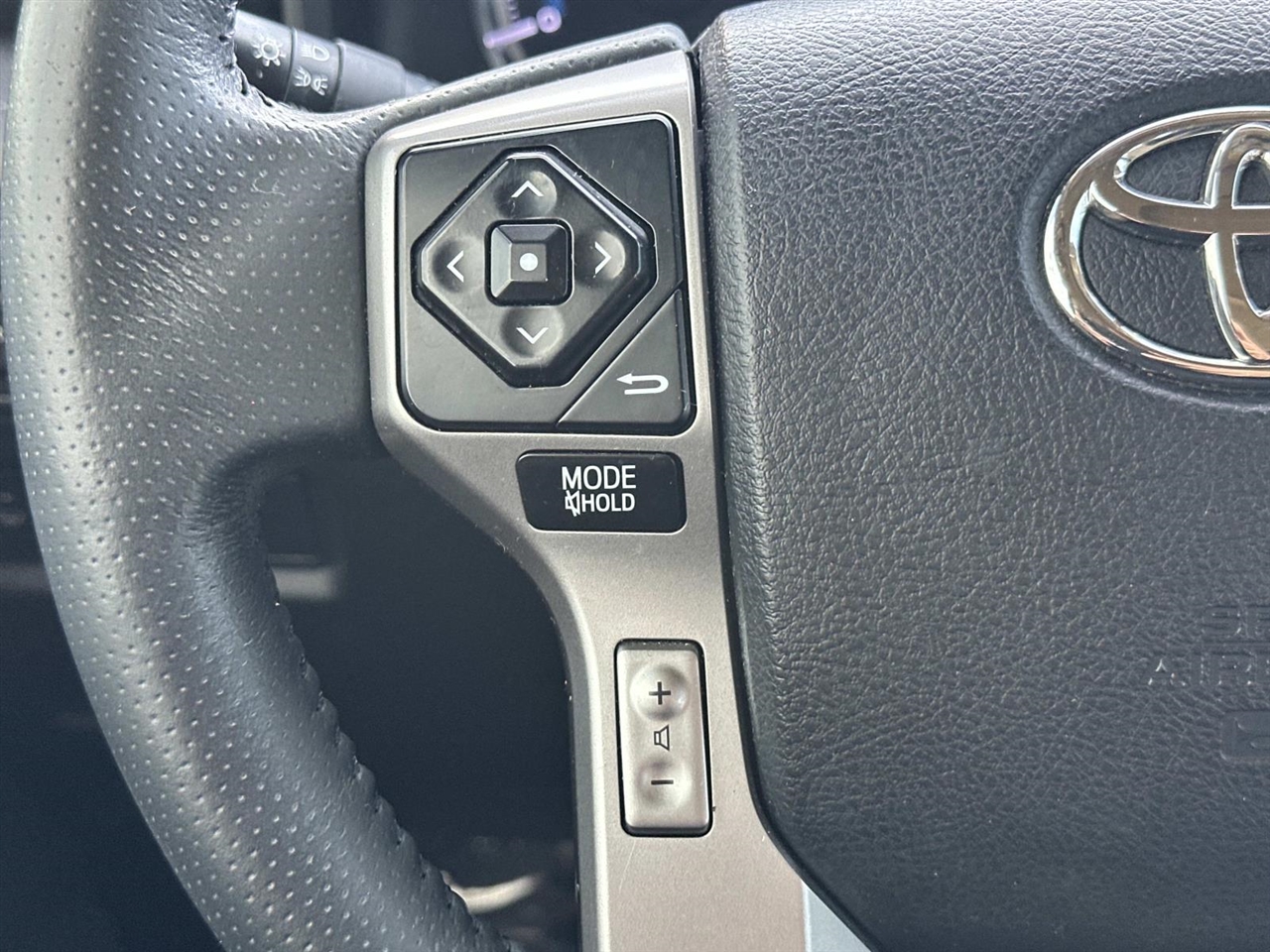 Toyota 4Runner SR5 Premium 2WD (Natl) 2017