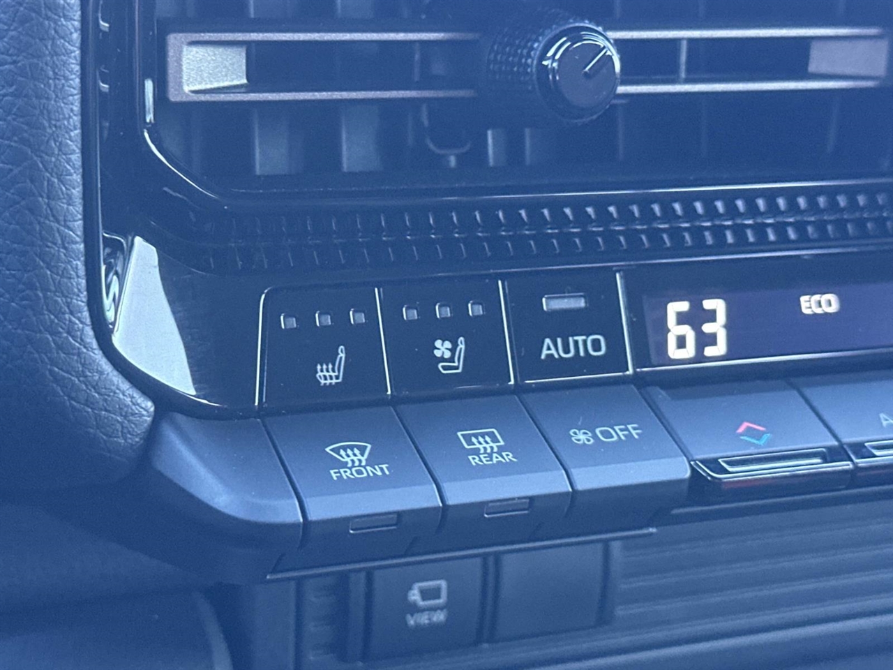 Toyota Land Cruiser Base 4D SUV 2025