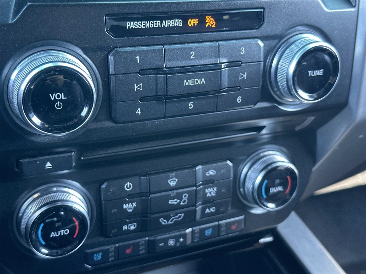 Ford F-150 4WD SuperCrew 145" Platinum 2016