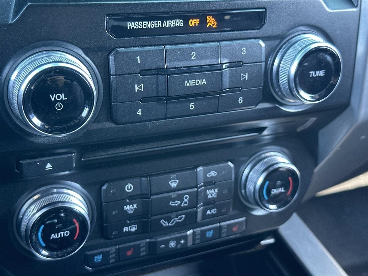 Ford F-150 4WD SuperCrew 145" Platinum 2016