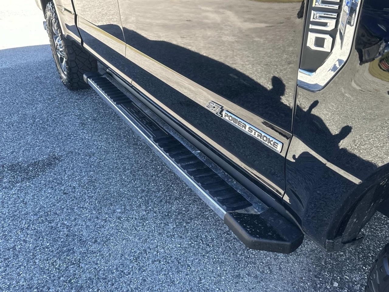 Ford Super Duty F-250 SRW Lariat 4WD Crew Cab 6.75' Box 2022