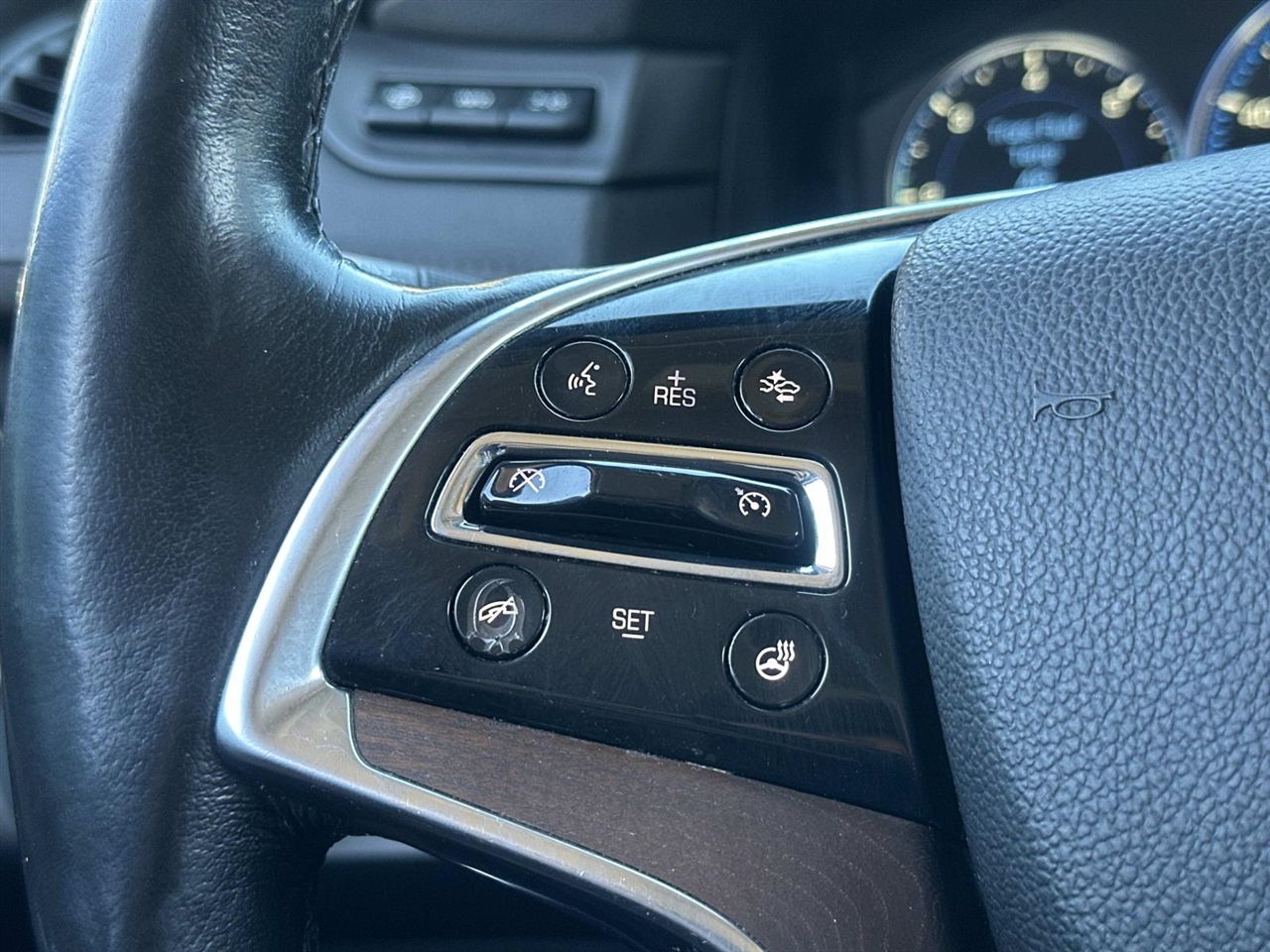 Cadillac Escalade 2WD 4dr Luxury 2015