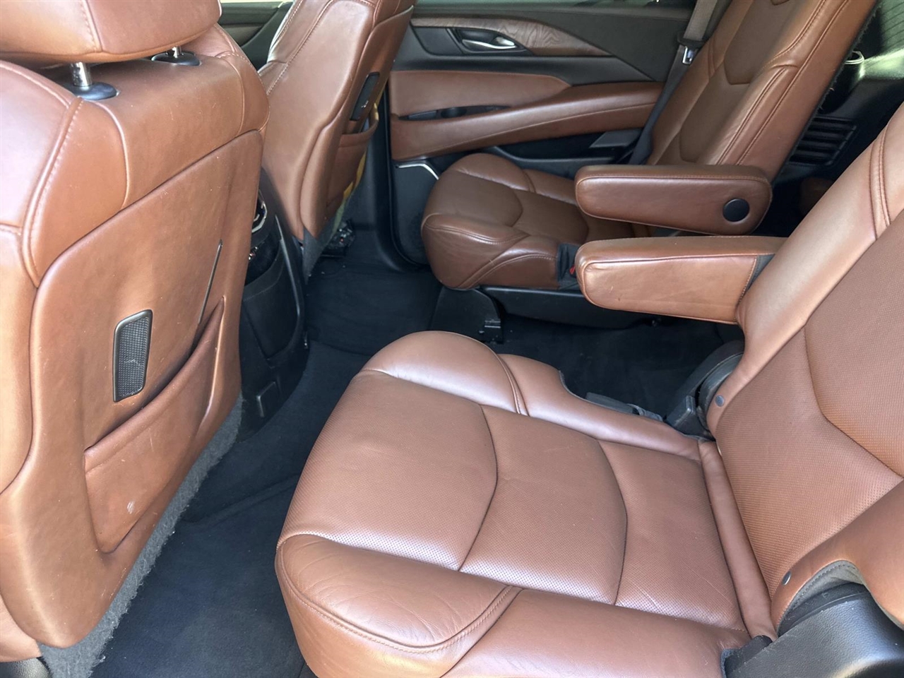 Cadillac Escalade 2WD 4dr Luxury 2015