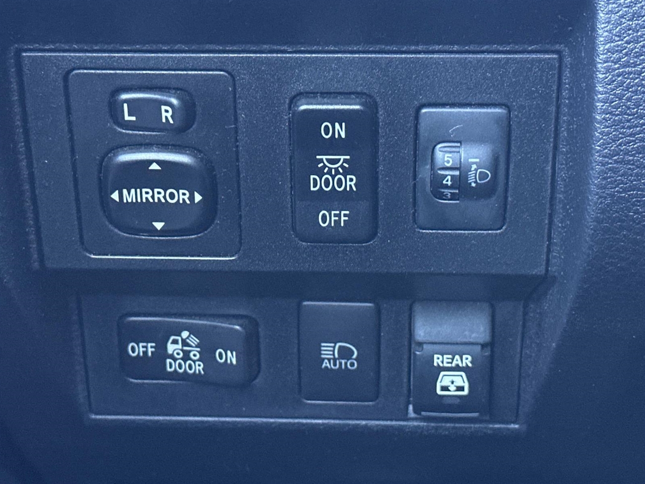 Toyota Tundra 2WD SR5 CrewMax 5.5' Bed 5.7L (Natl) 2021