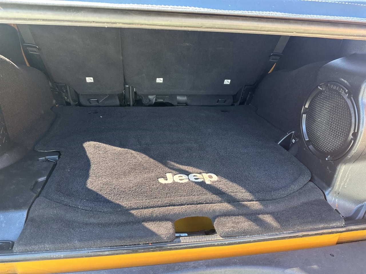 Jeep Wrangler Unlimited 4WD 4dr Sahara 2012