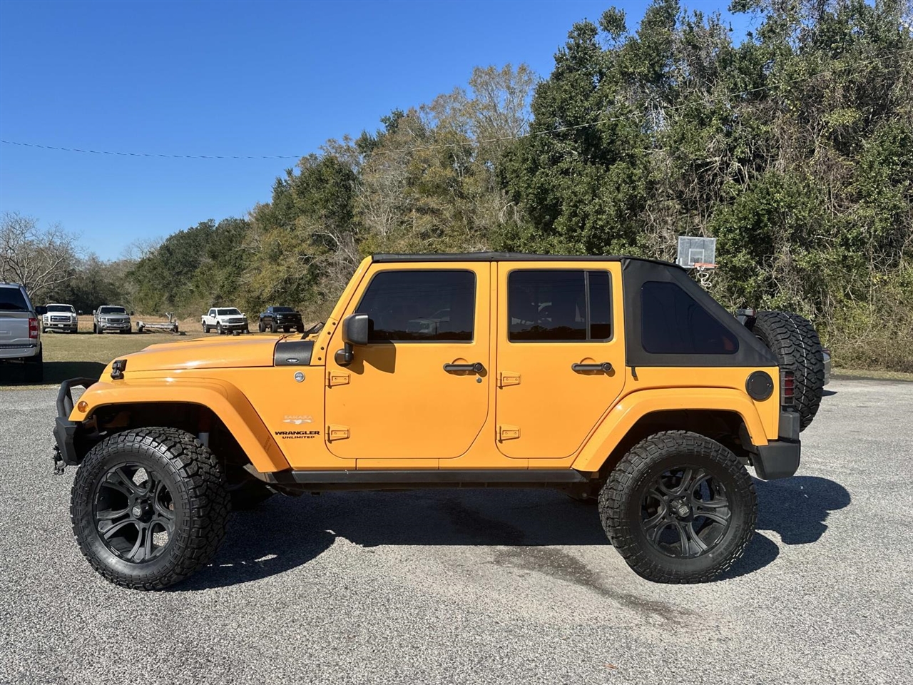 Jeep Wrangler Unlimited 4WD 4dr Sahara 2012
