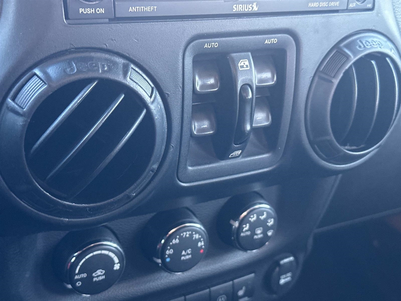 Jeep Wrangler Unlimited 4WD 4dr Sahara 2012