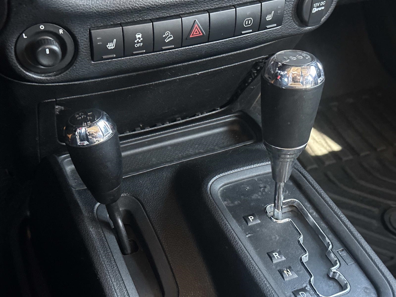 Jeep Wrangler Unlimited 4WD 4dr Sahara 2012