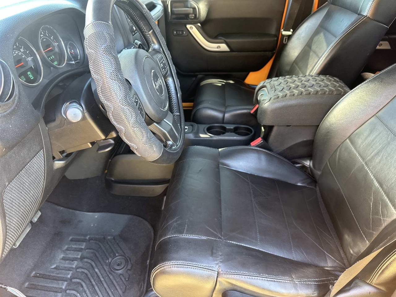 Jeep Wrangler Unlimited 4WD 4dr Sahara 2012