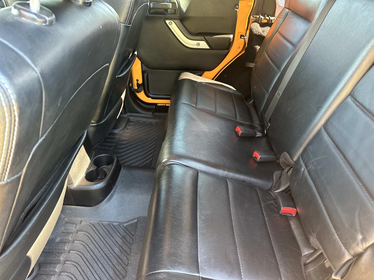 Jeep Wrangler Unlimited 4WD 4dr Sahara 2012