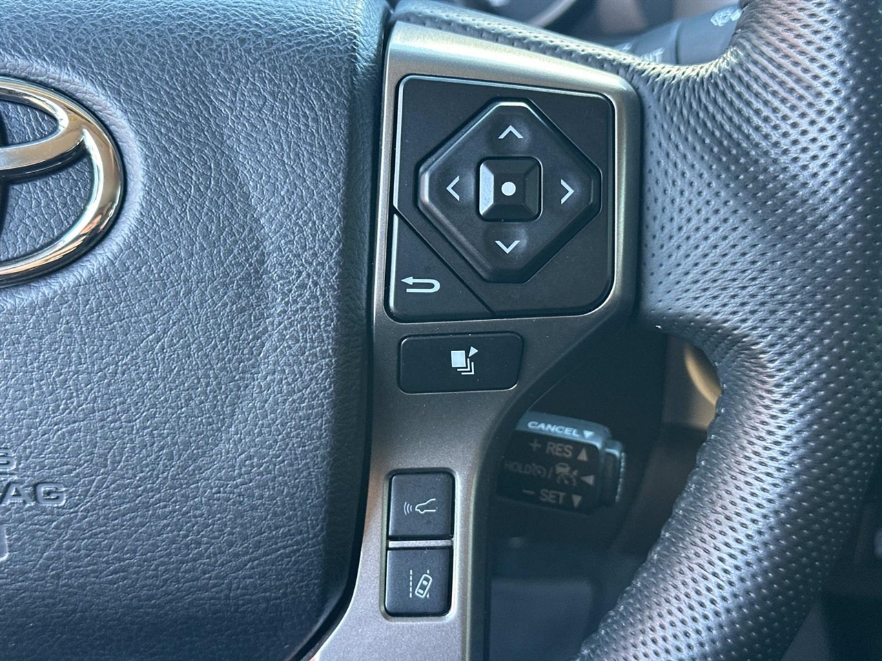 Toyota Tacoma 4WD TRD Off Road Double Cab 5' Bed V6 MT (Natl) 2023