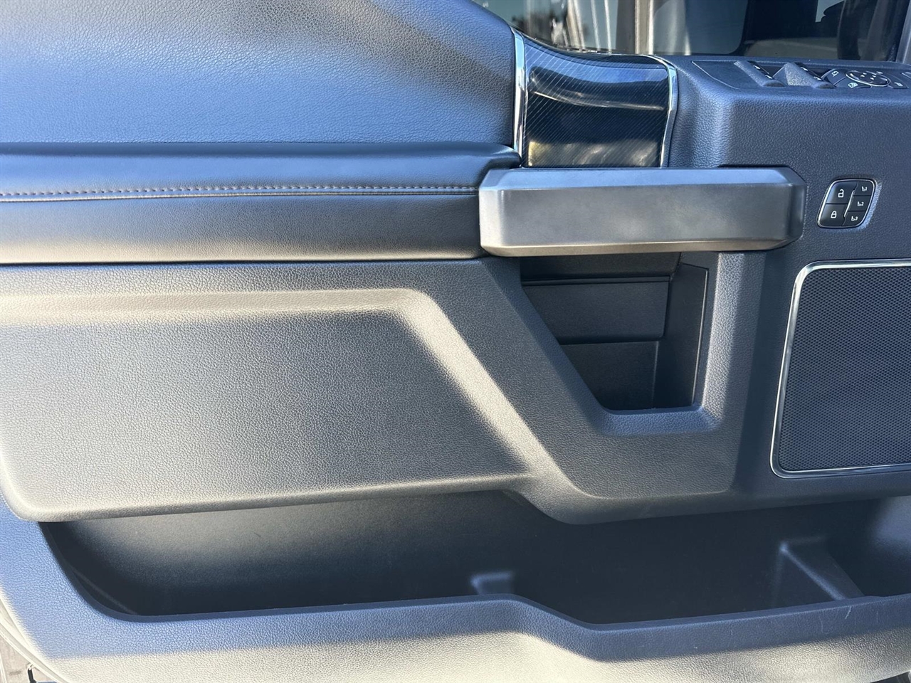 Ford Super Duty F-350 SRW Platinum 4WD Crew Cab 6.75' Box 2022