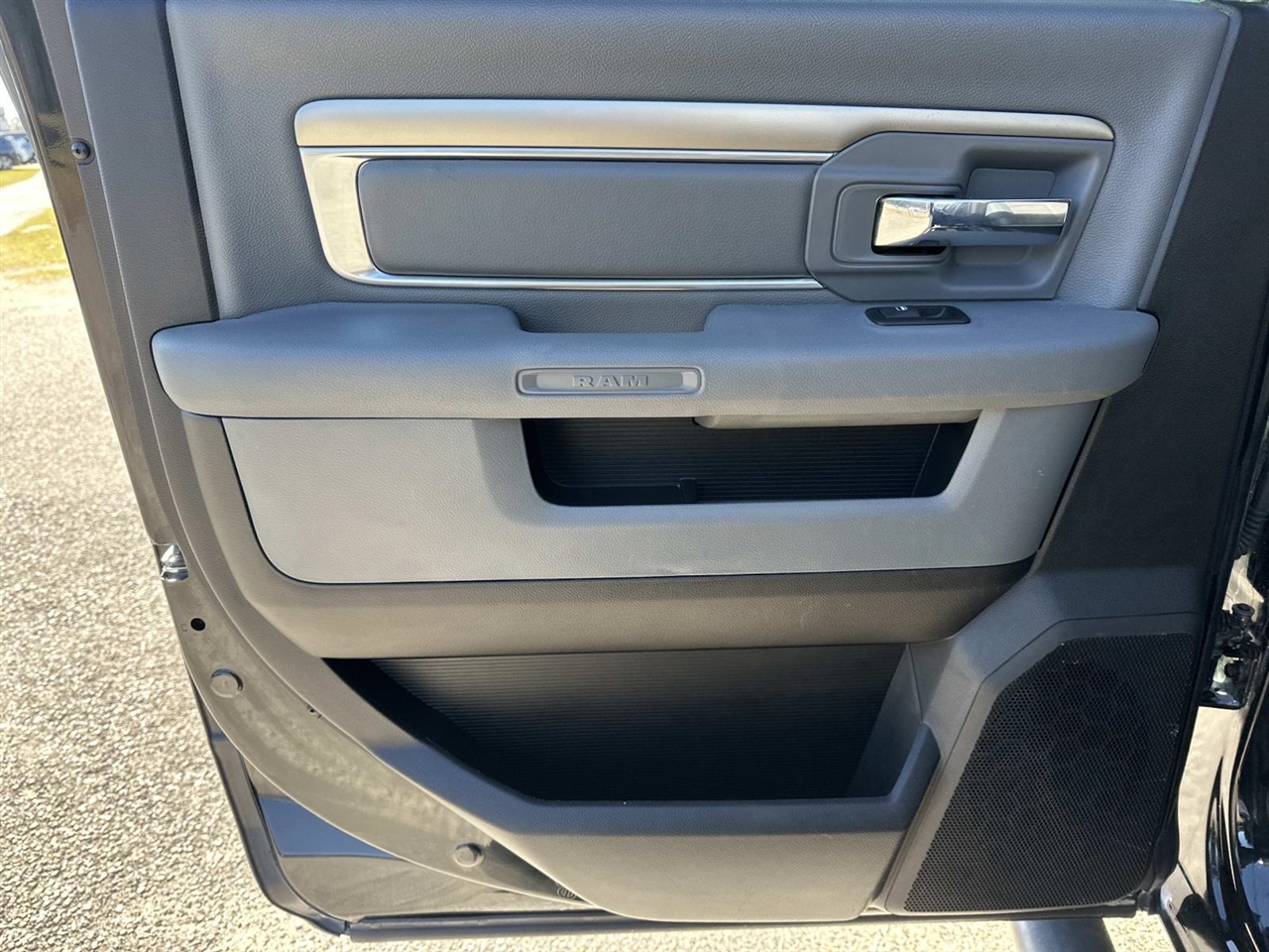 RAM 2500 Big Horn 4x4 Crew Cab 6'4" Box 2017