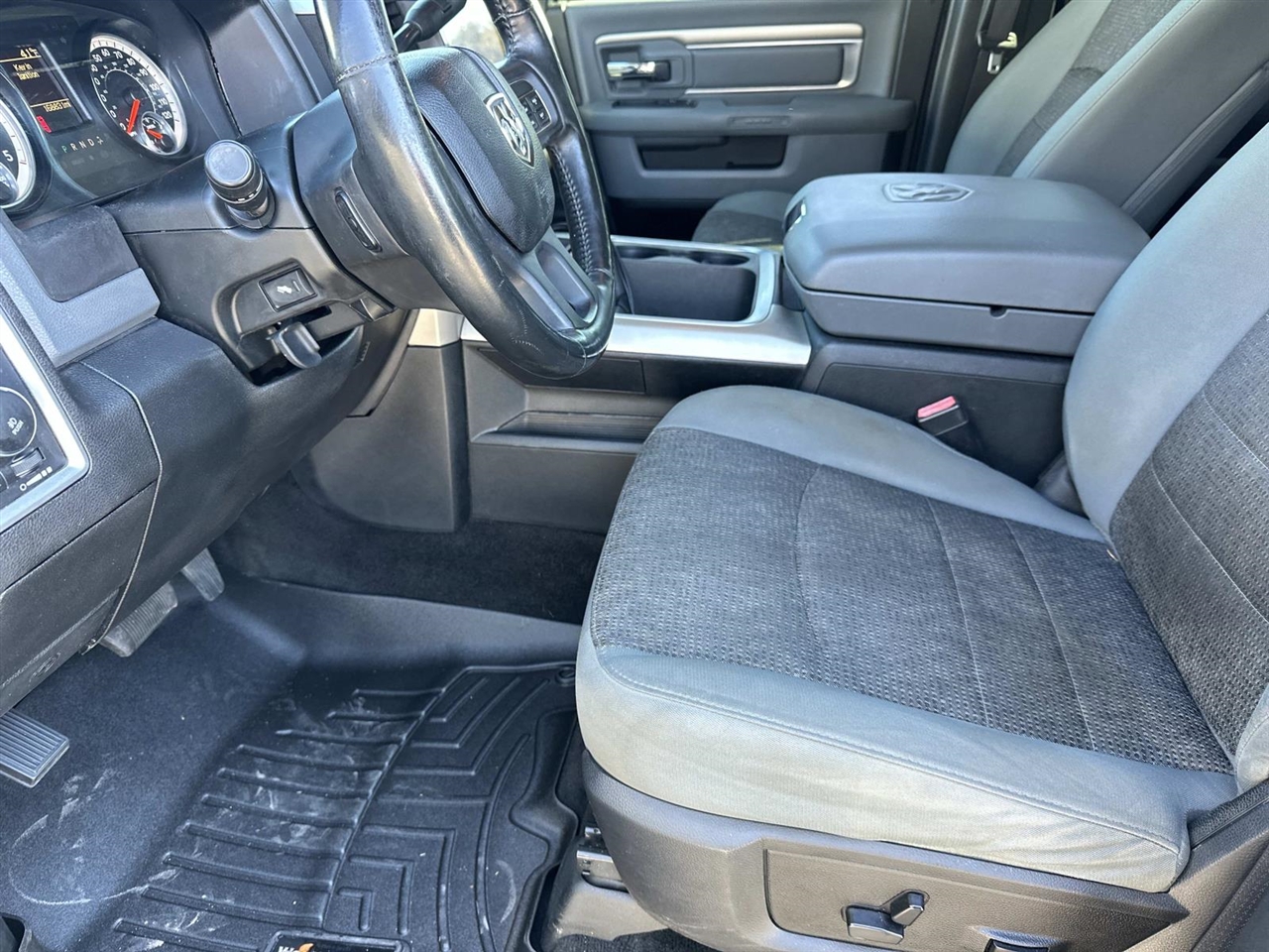 RAM 2500 Big Horn 4x4 Crew Cab 6'4" Box 2017