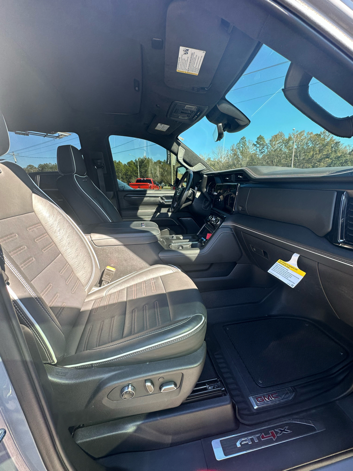 GMC Sierra 2500HD 4WD Crew Cab 159" AT4X 2024