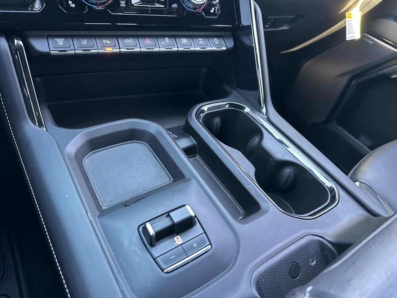 GMC Sierra 2500HD 4WD Crew Cab 159" AT4X 2024