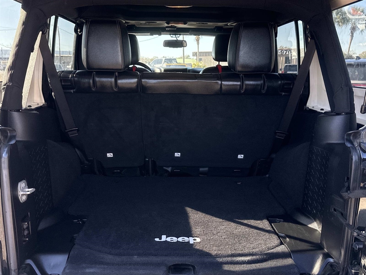 Jeep Wrangler Unlimited 4WD 4dr Sahara 2015