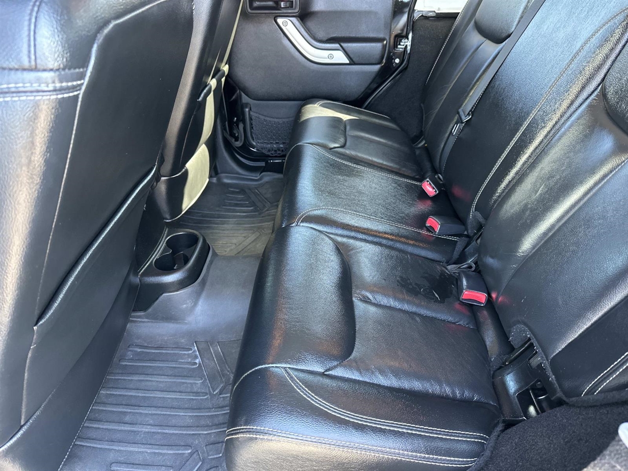 Jeep Wrangler Unlimited 4WD 4dr Sahara 2015