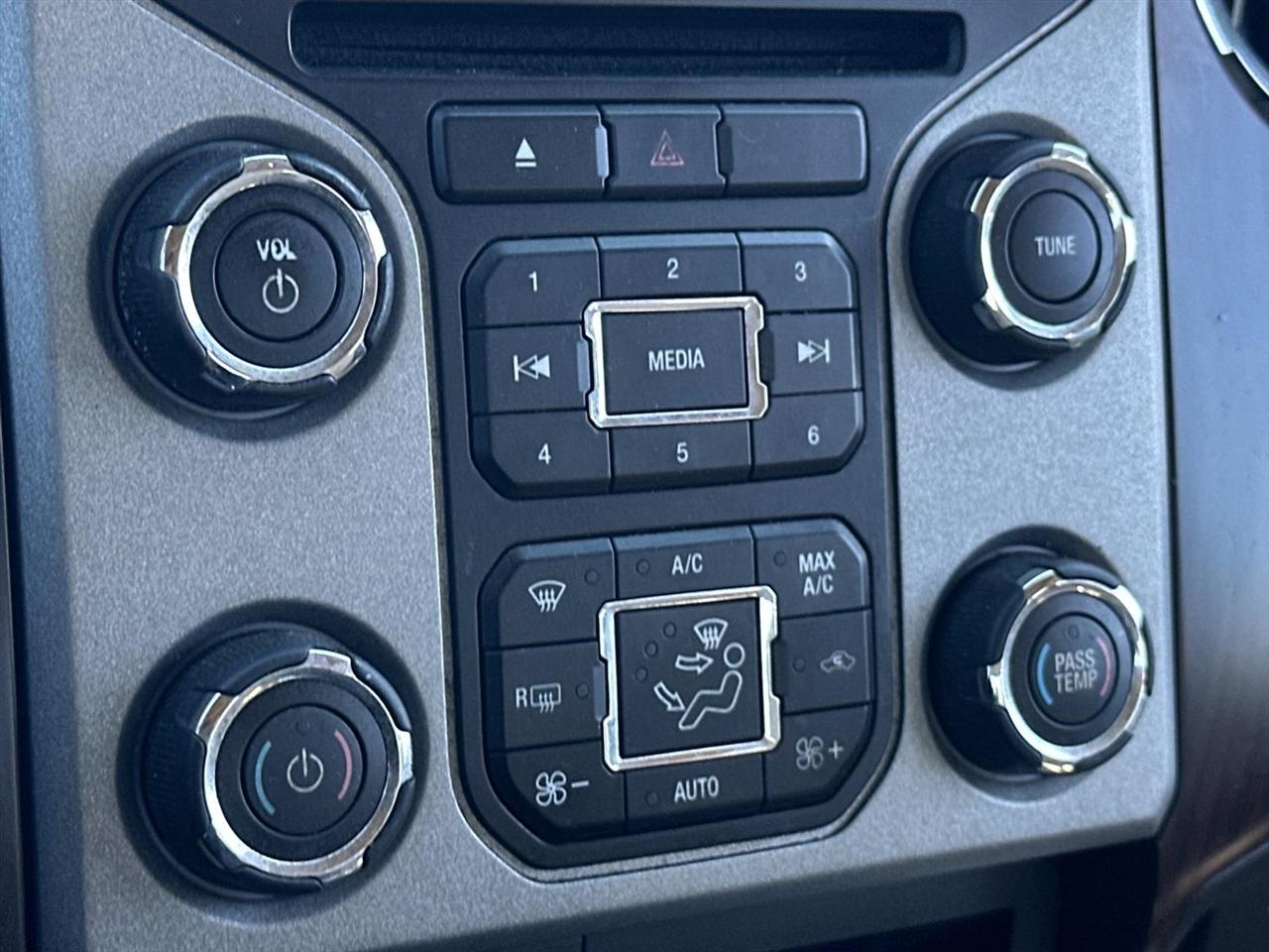 Ford Super Duty F-250 SRW 4WD Crew Cab 156" Lariat 2014