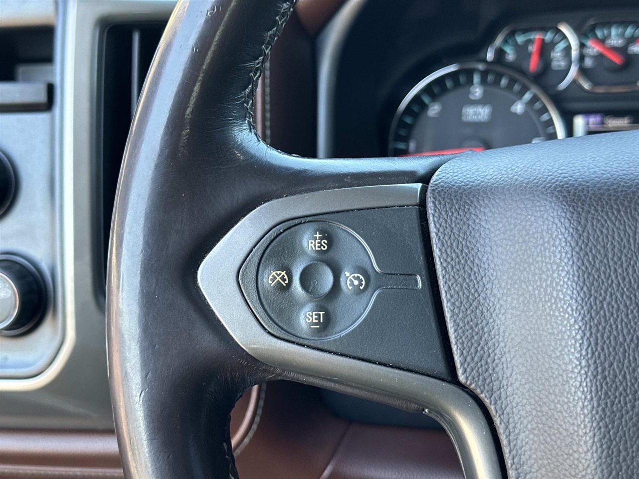 Chevrolet Silverado 1500 4WD Crew Cab 143.5" High Country 2014