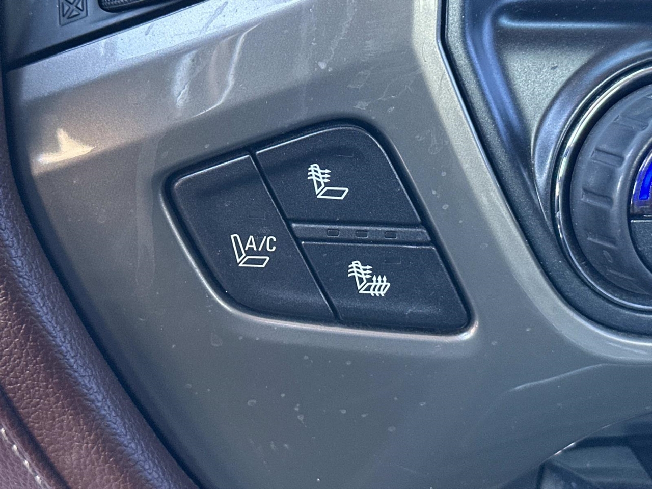 Chevrolet Silverado 1500 4WD Crew Cab 143.5" High Country 2014