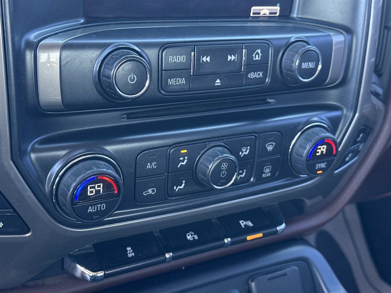 Chevrolet Silverado 1500 4WD Crew Cab 143.5" High Country 2014