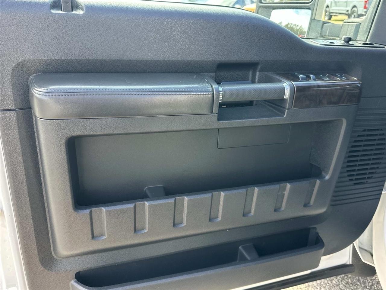 Ford Super Duty F-350 DRW 4WD Crew Cab 172" Platinum 2016