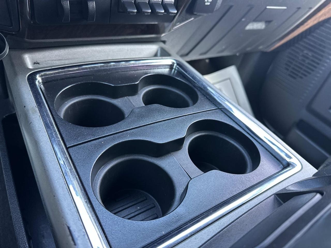 Ford Super Duty F-350 DRW 4WD Crew Cab 172" Platinum 2016