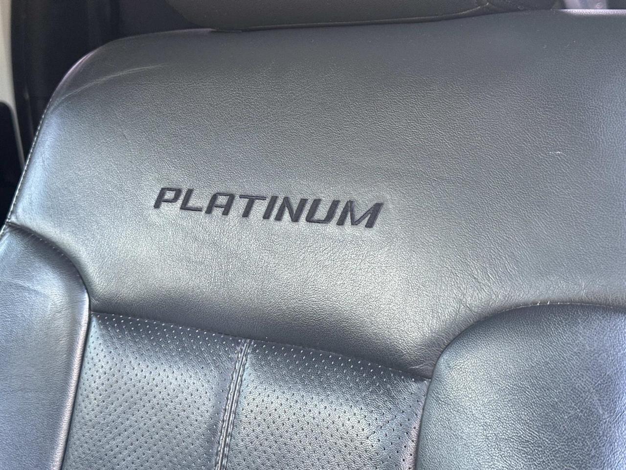 Ford Super Duty F-350 DRW 4WD Crew Cab 172" Platinum 2016